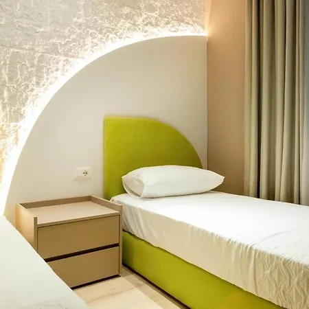 Casa Luxe Near Airport & Center