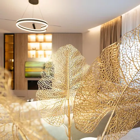 Casa Luxe Near Airport & Center Daire