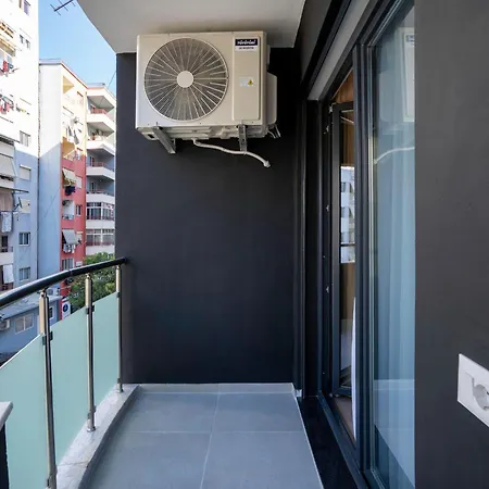 Daire Casa Luxe Near Airport & Center