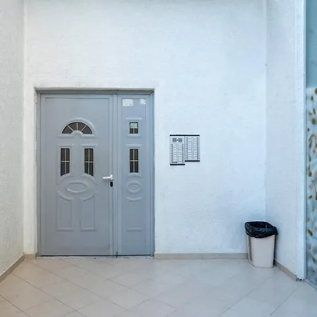 Casa Luxe Near Airport & Center Daire