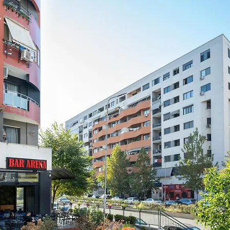 Casa Luxe Near Airport & Center Daire
